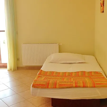 Sunny Side Apartment *
